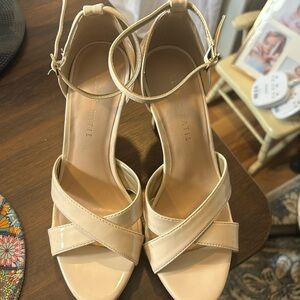KELLY & KATIE nude sharply high heel 7